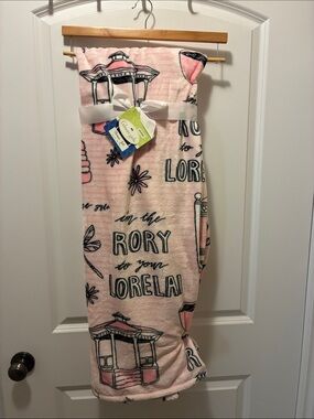 Gilmore Girls Cozy Pink 'Rory to Your Lorelai' Plush Throw Blanket 60x70in
